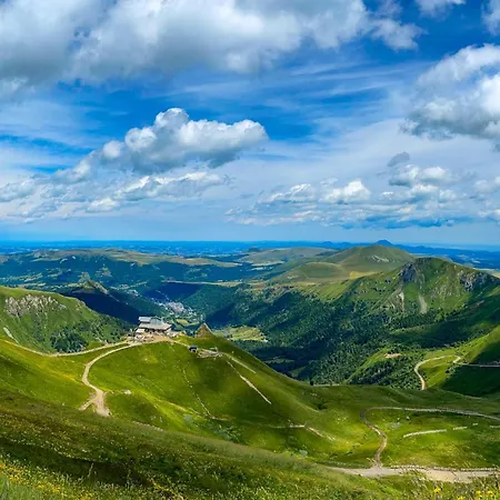 Maison De - 度假居 La Sauvetat (Puy-de-Dome)